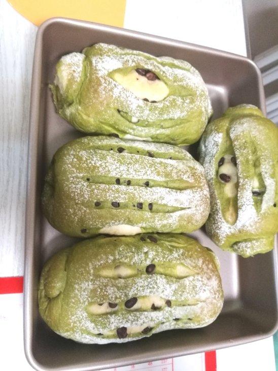 抹茶双色哈斯面包，红豆欧包