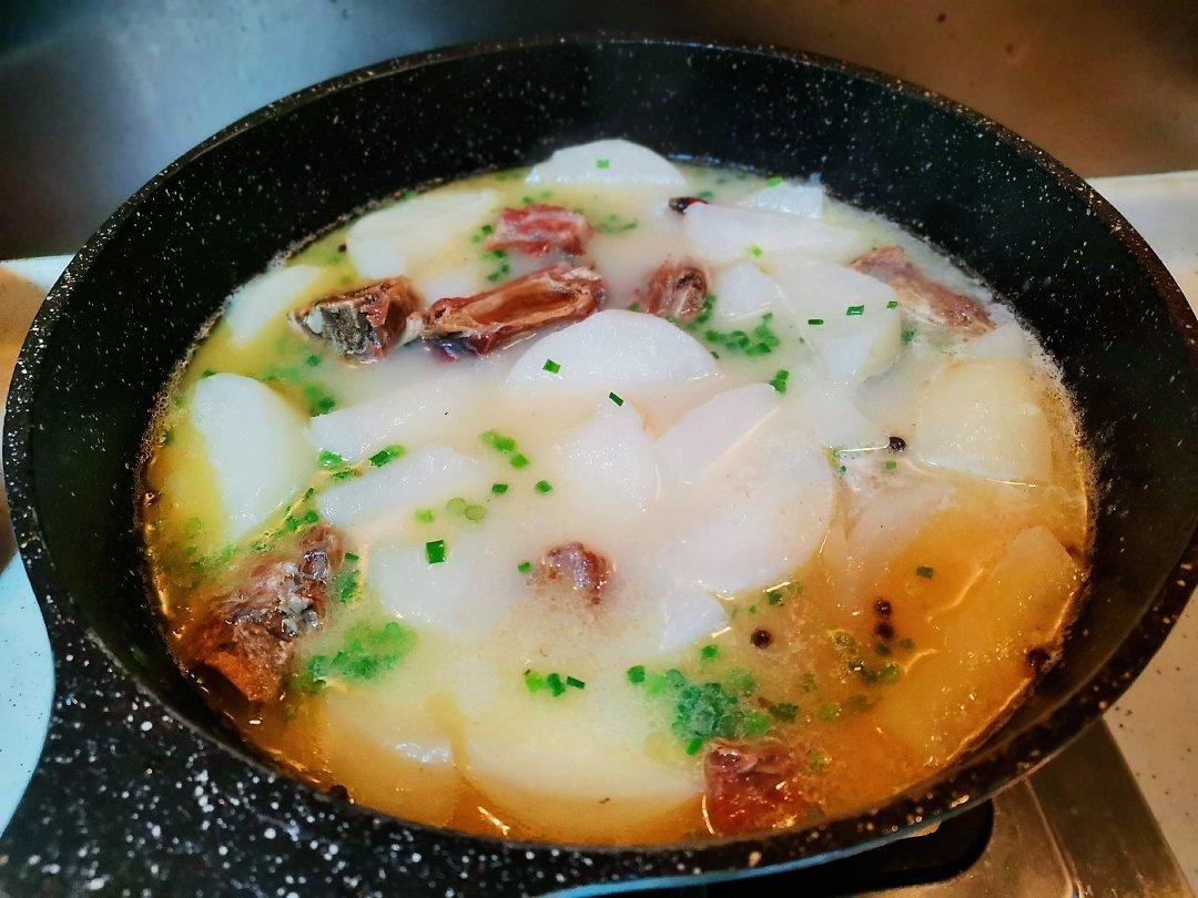 腊排骨萝卜汤