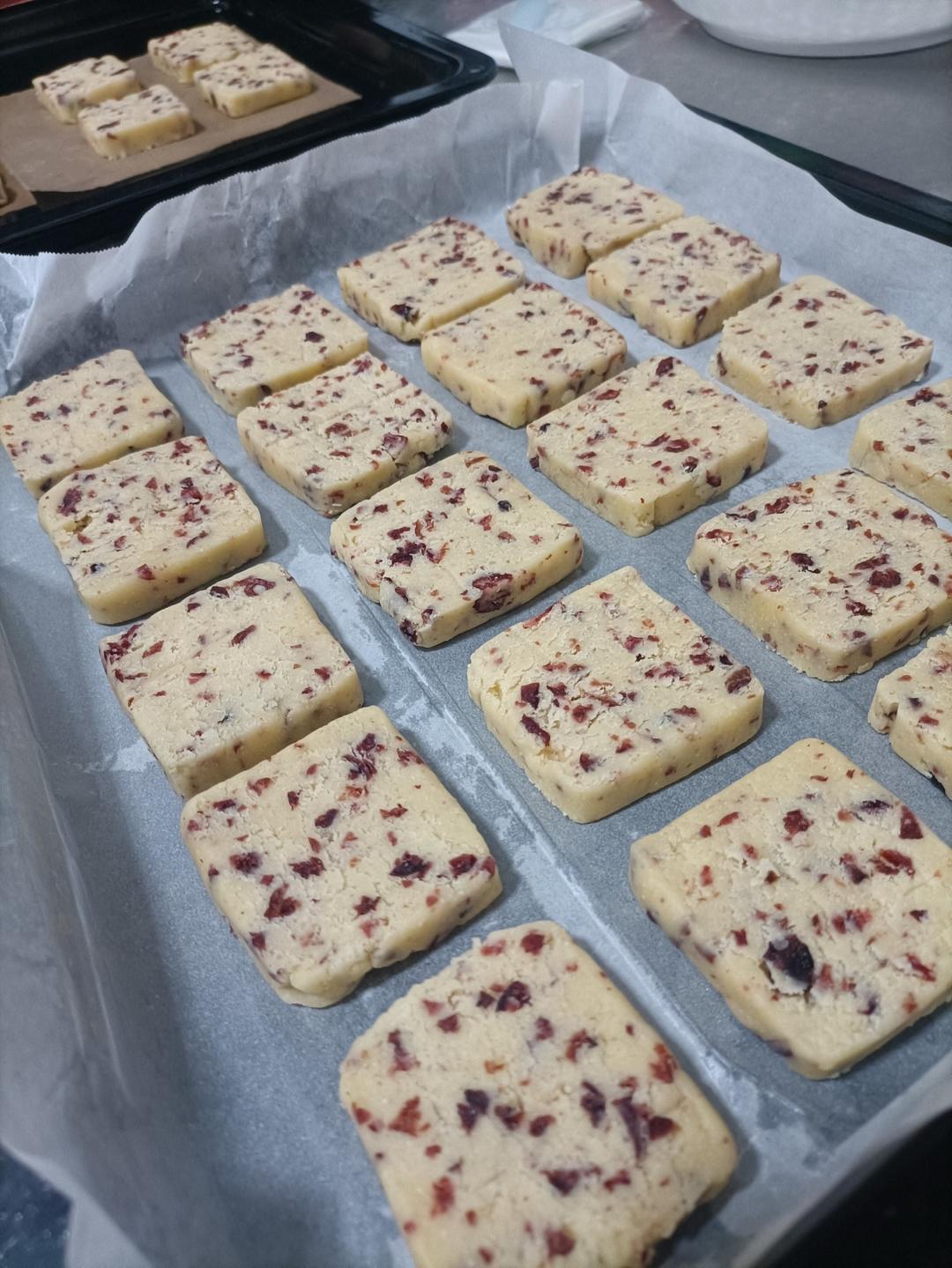 加了杏仁粉的蔓越莓曲奇，味道很赞！