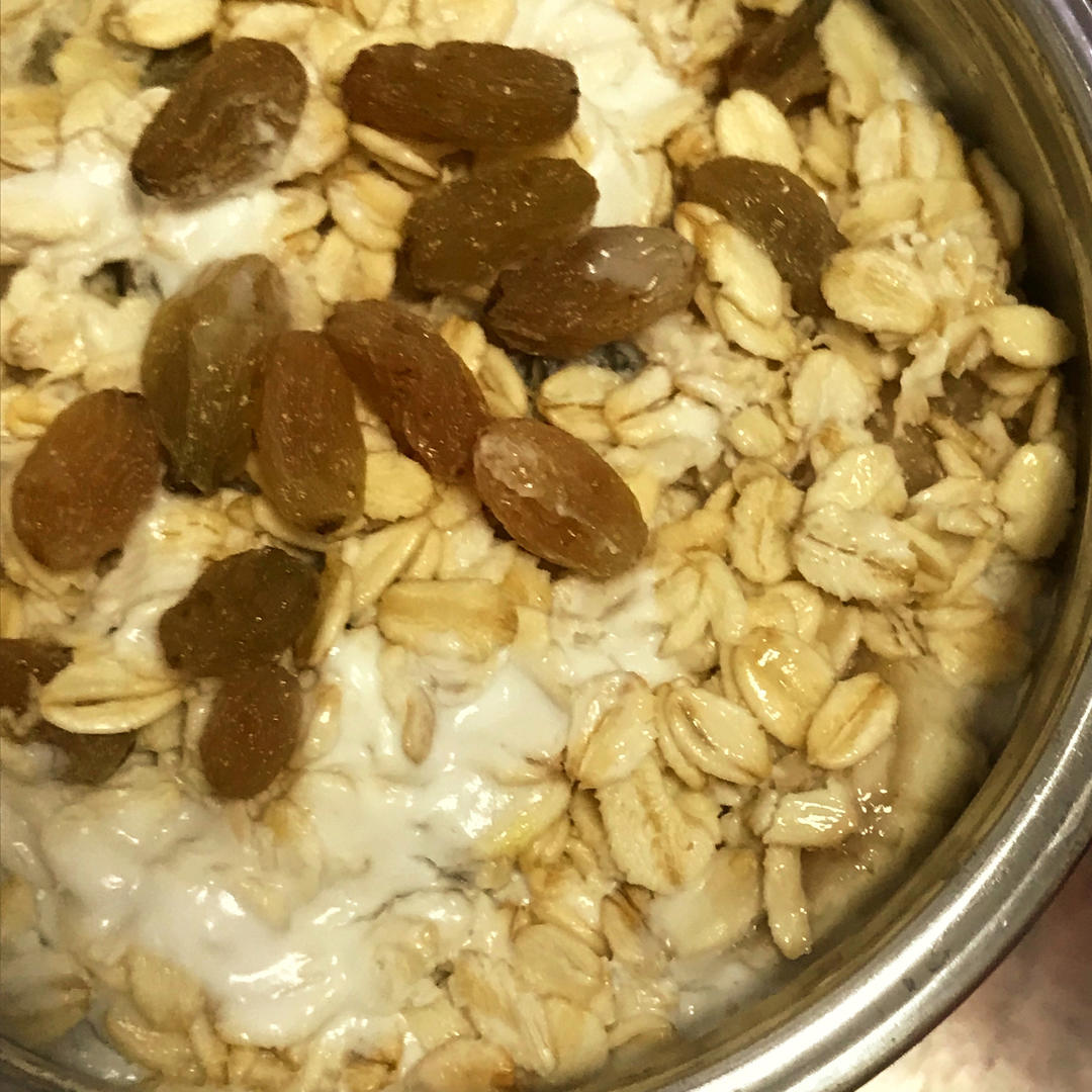 消耗燕麦—隔夜燕麦酸奶碗