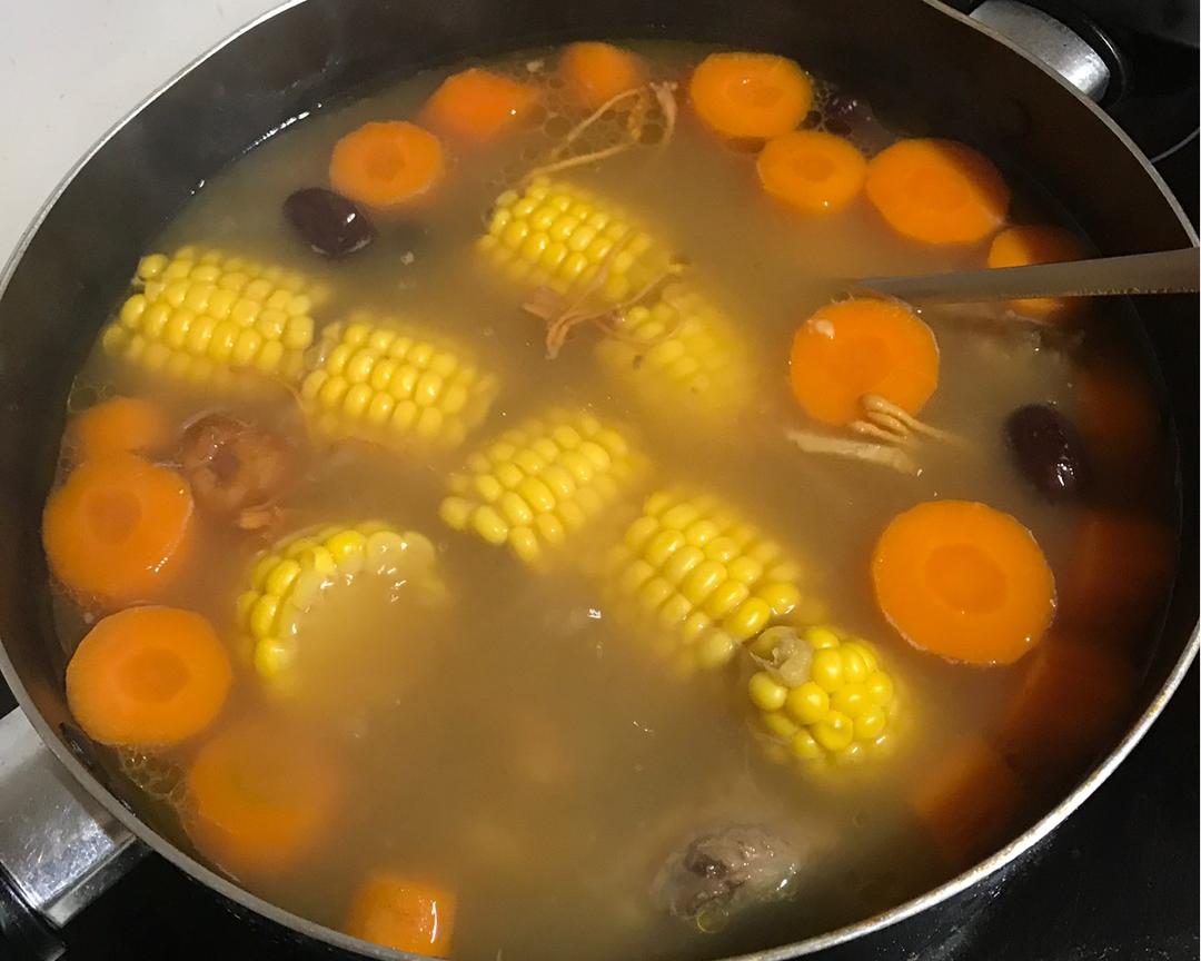 红萝卜玉米骨头汤