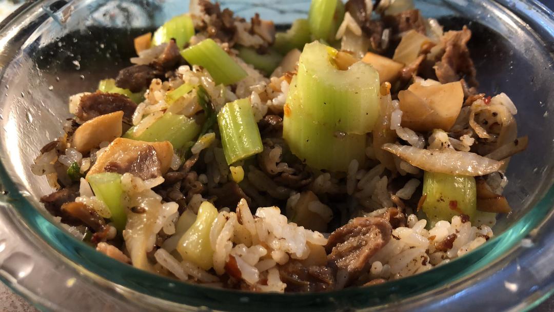 孜然羊肉芹菜炒饭