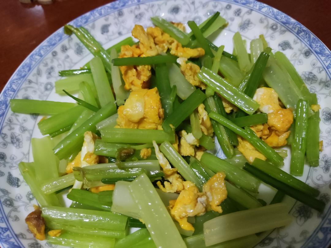 芹菜炒鸡蛋