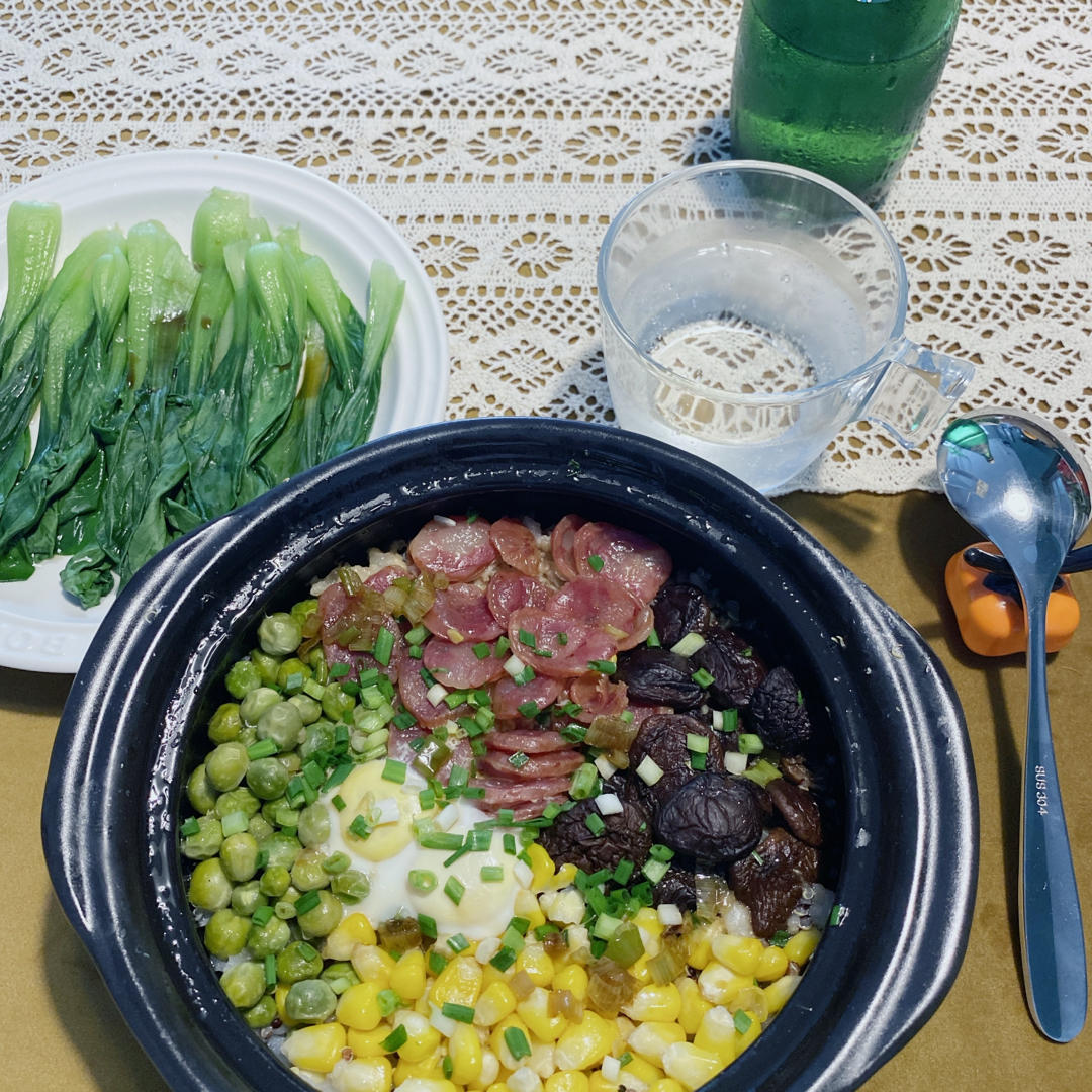 冬菇滑鸡煲仔饭，控制锅巴的生成，煲仔饭酱油的配制