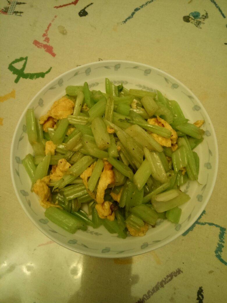 芹菜炒鸡蛋