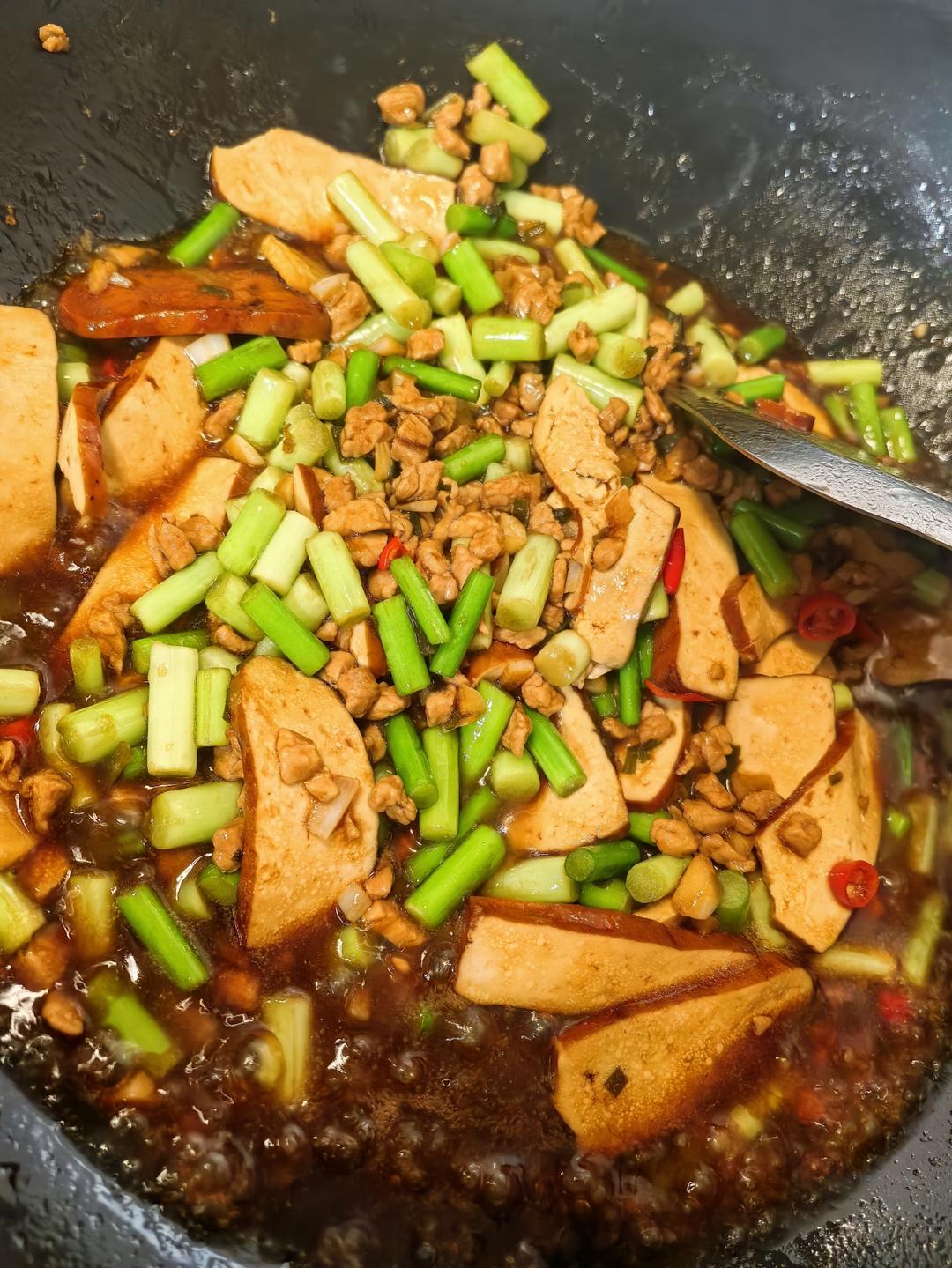 蒜苔炒肉末，三碗米饭都不够吃