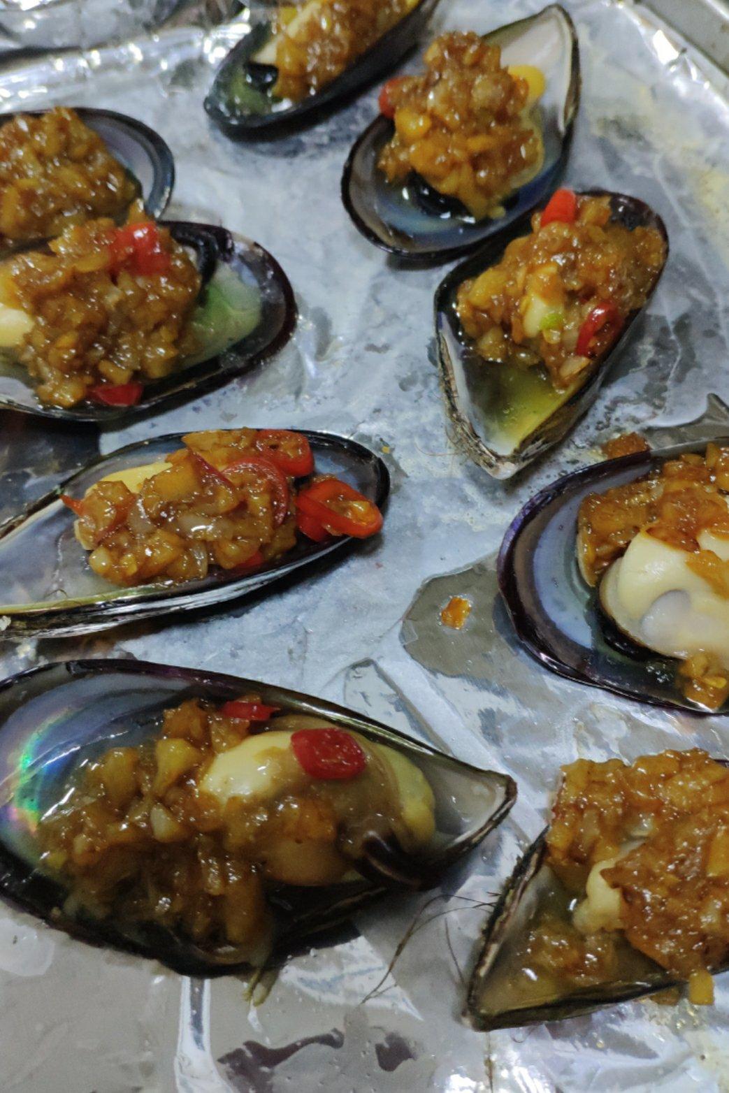 林林1123做的蒜蓉辣烤青口贝