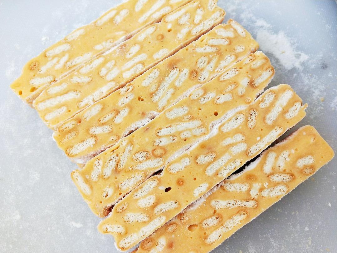 咸蛋黄肉松雪花酥