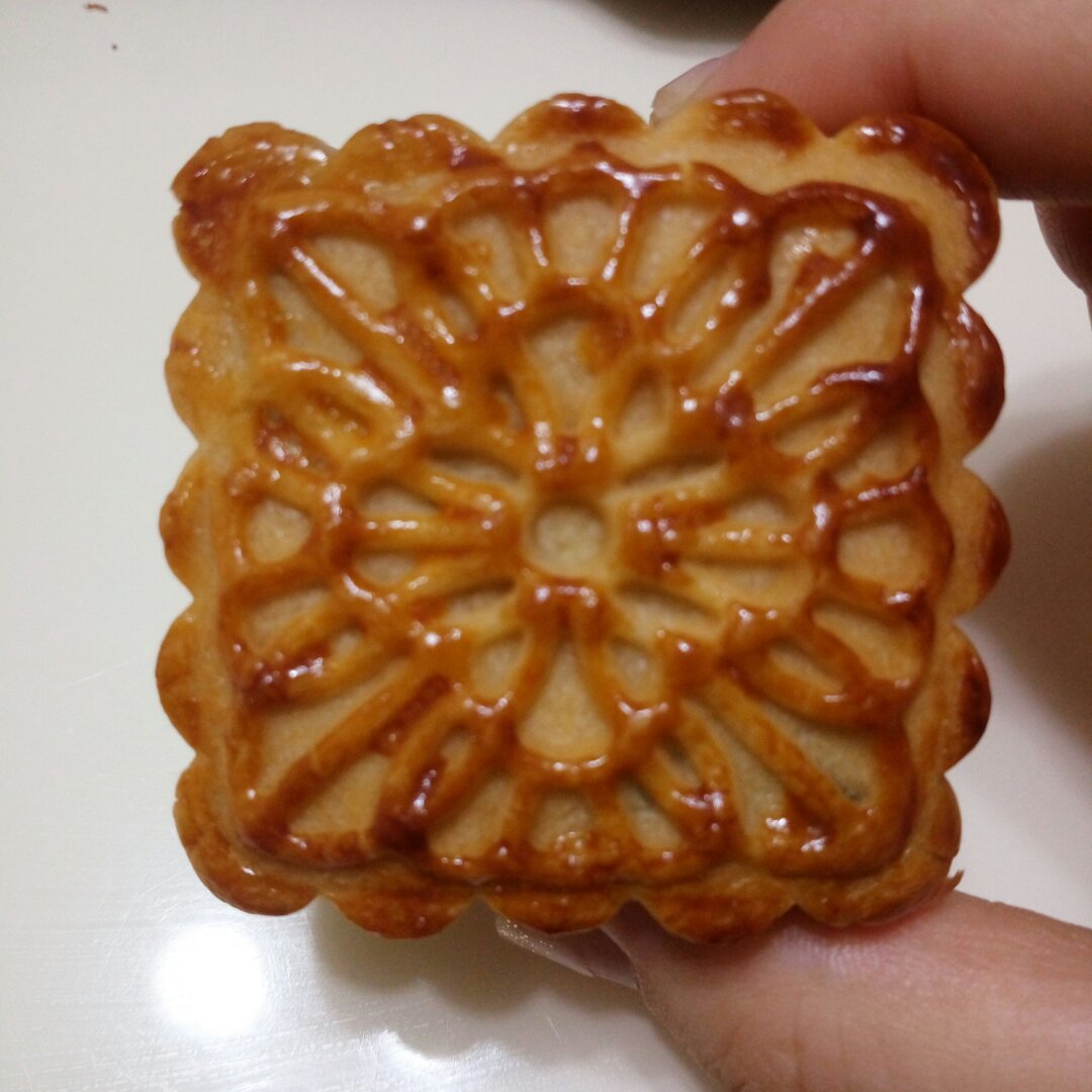 广式月饼—蛋黄芝麻月饼