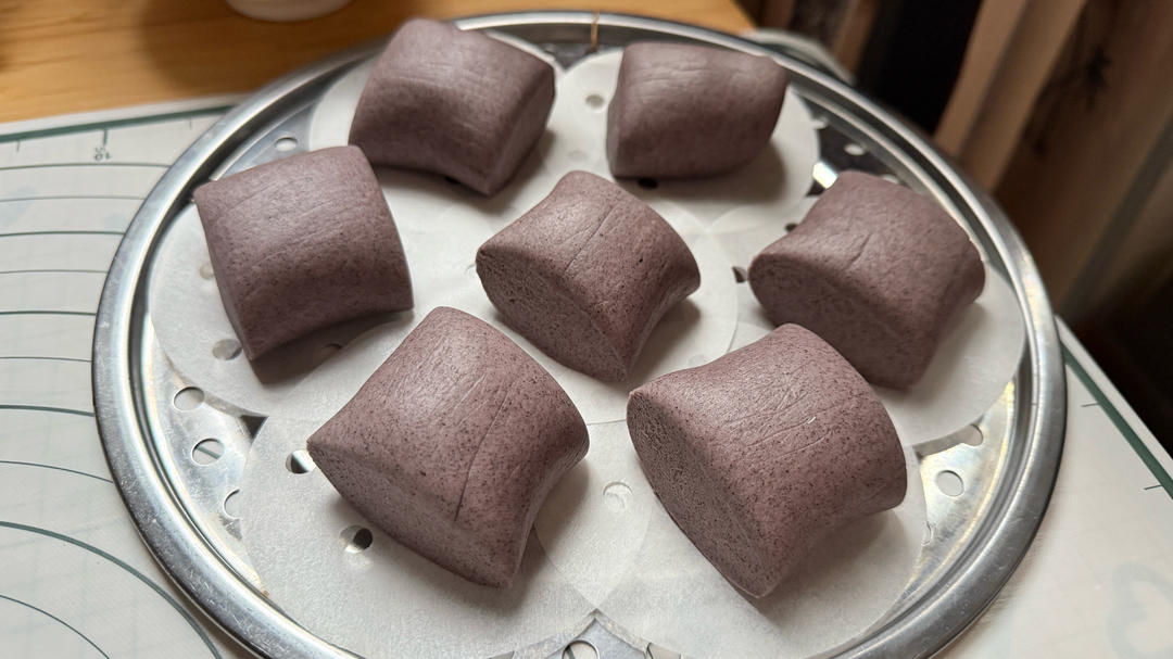 黑米粉刀切馒头