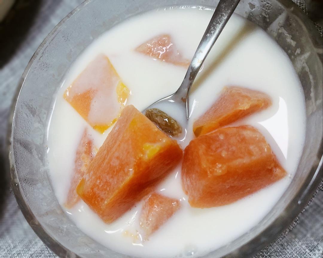 子昂小油茶做的木瓜炖牛奶