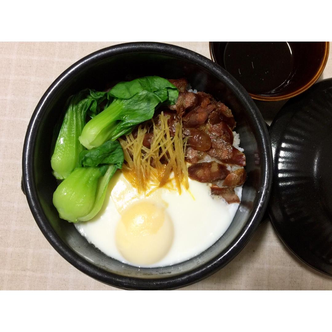 广式腊味煲仔饭