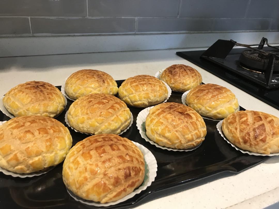 好吃到炸裂的港式菠萝包（附带制作酥皮的小视频）