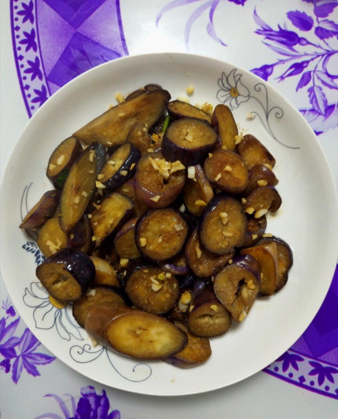 红烧茄子（教你炒茄子不变色的小妙招）