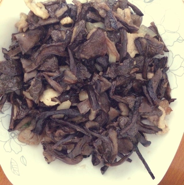 小米辣炒松树蘑