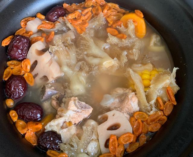 排骨鱼翅汤 排骨鱼翅汤