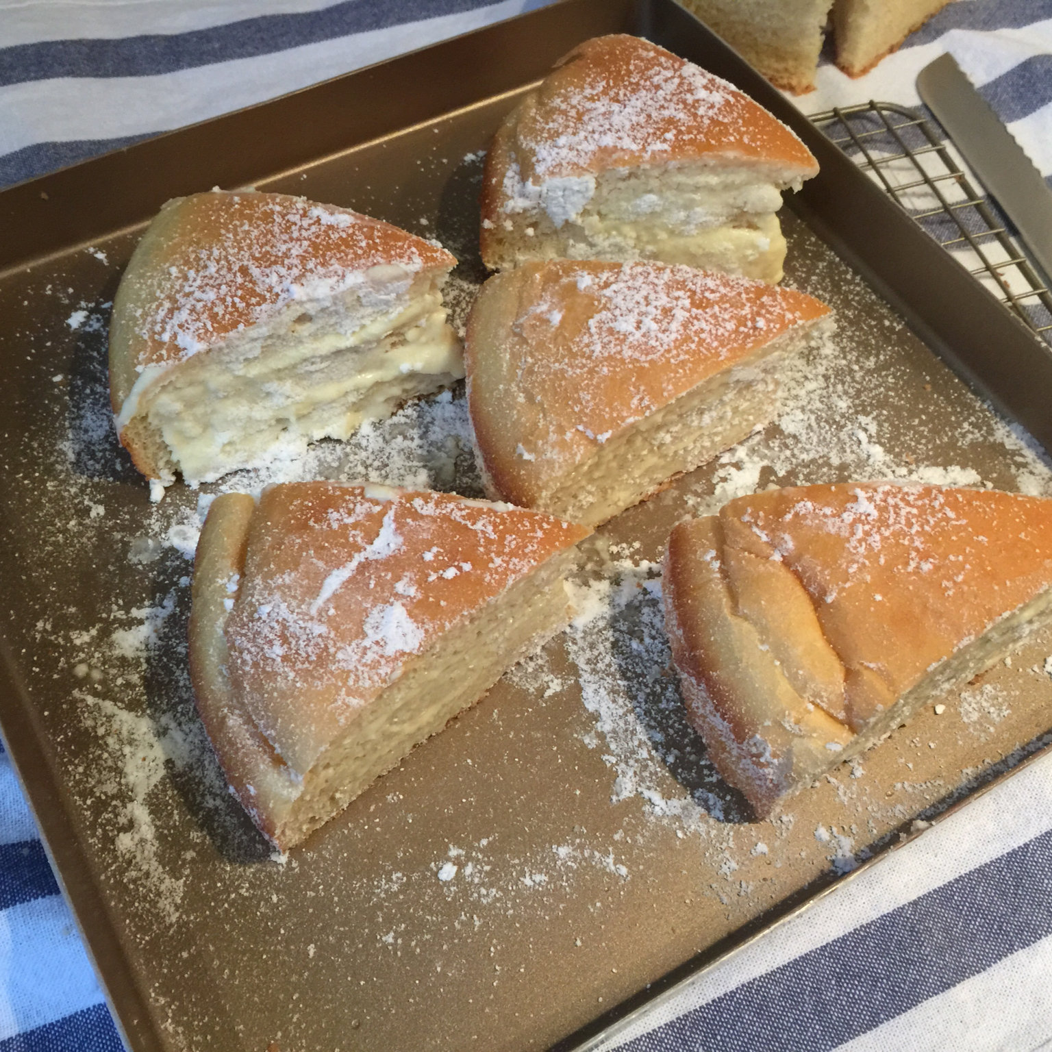 炼乳奶酪包---有面包机的同学做起来更方便哦~~