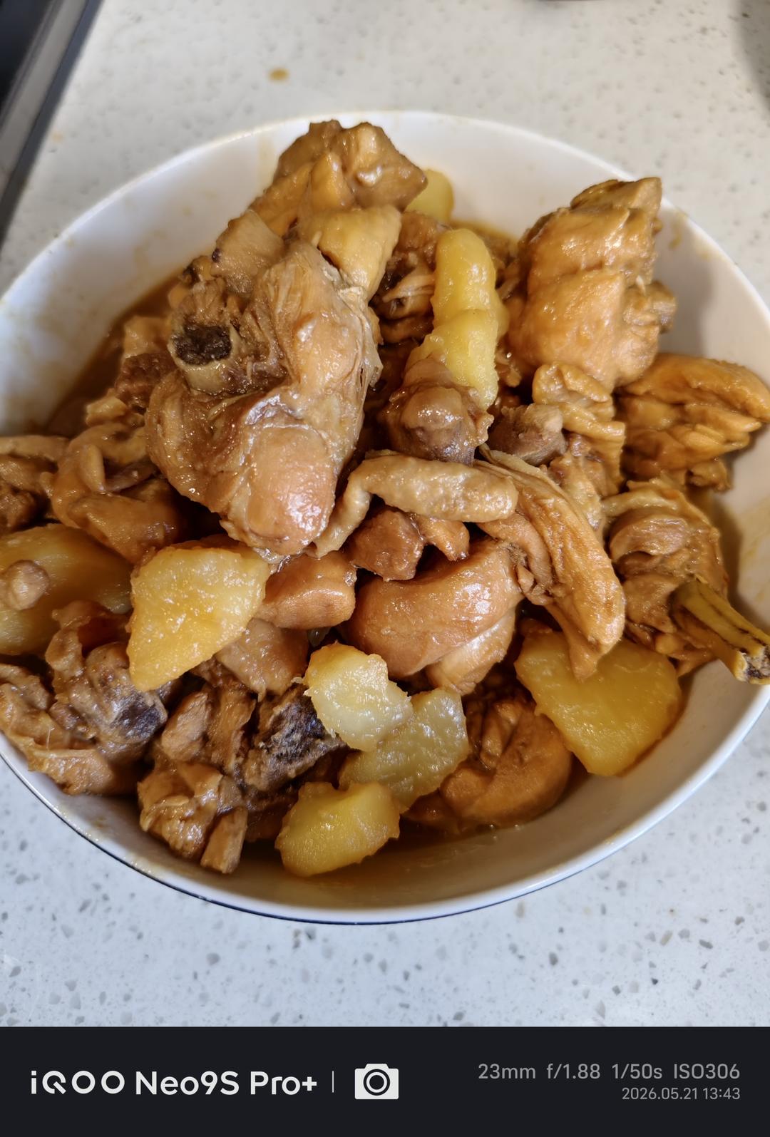 鸡腿炖土豆 上桌秒空盘 汤都喝干了！
