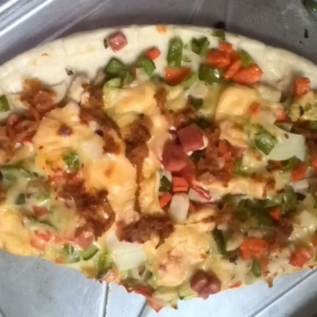 薄饼脆皮火腿pizza