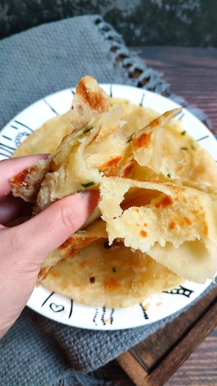 东北大油饼（附酸菜羊肉粉丝砂锅做法）