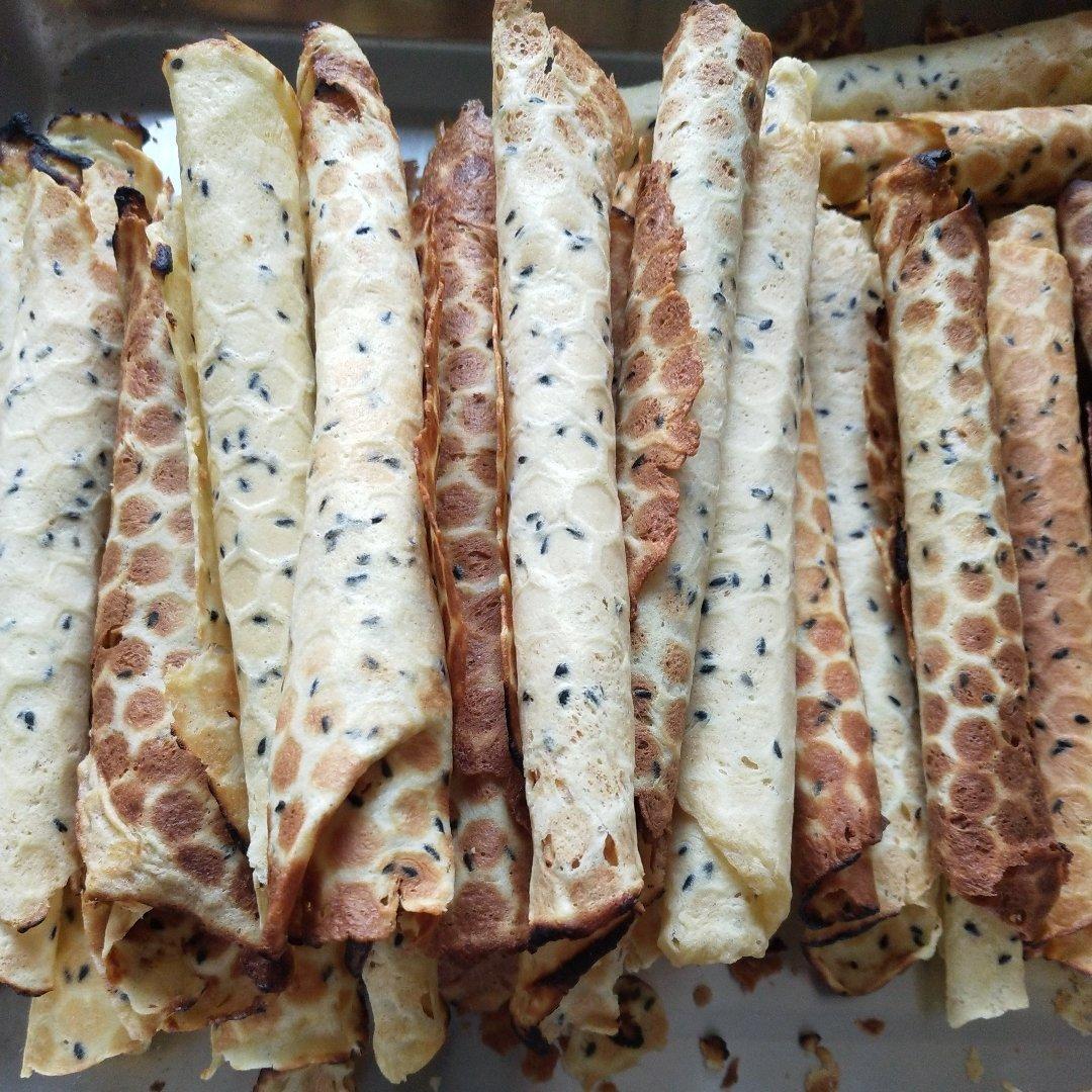 用蛋卷机快手做蛋卷（黄油版和香葱素油版）