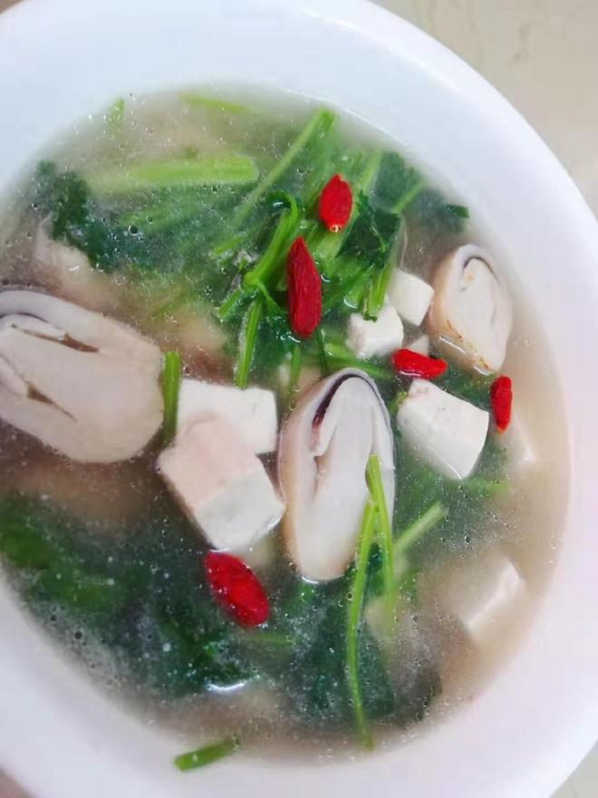素食︶豆腐草菇汤，饭前一碗汤,全家都健康的做法