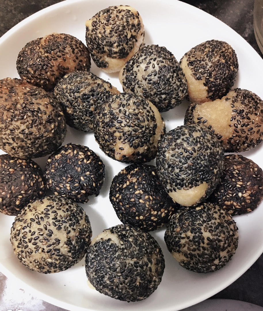 各个空心的大麻团 外酥里糯 附细节视频详解
