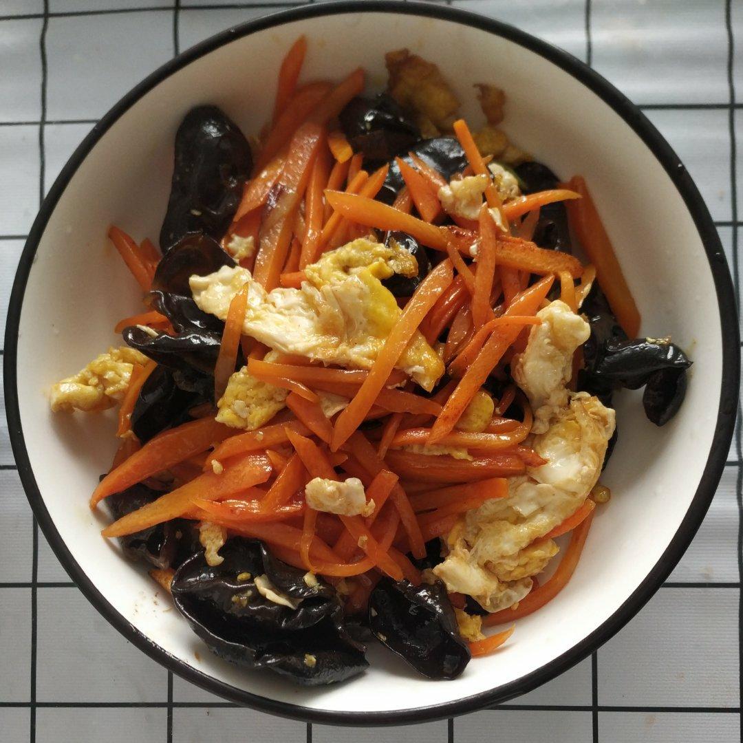 胡萝卜鸡蛋炒木耳