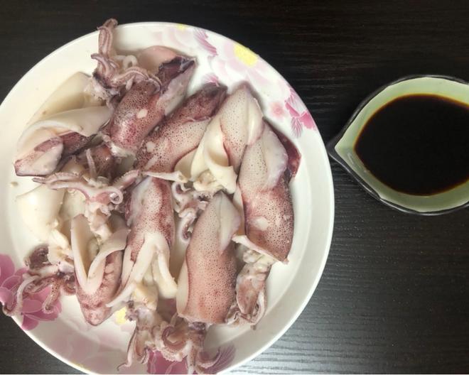 白灼鱿鱼🦑酱油芥末的做法