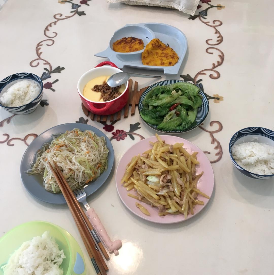 凉拌黄瓜配粉丝