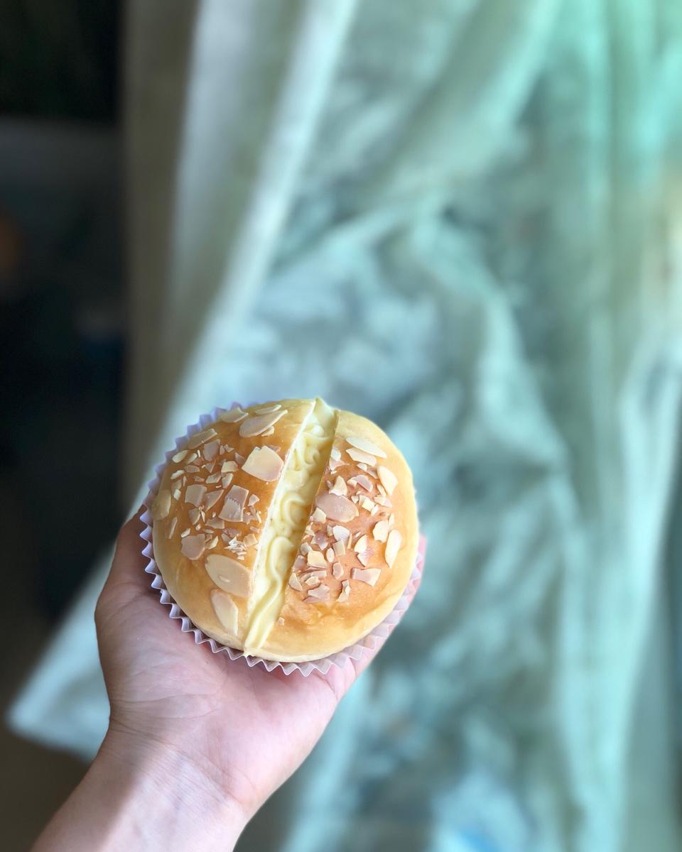 中街1946雪糕---杏仁奶露小面包