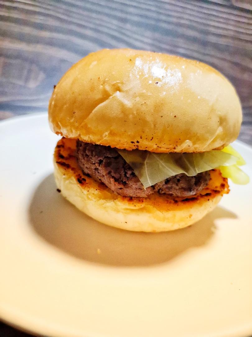 洋葱牛肉汉堡 Beef Hamburger with Fried Onions