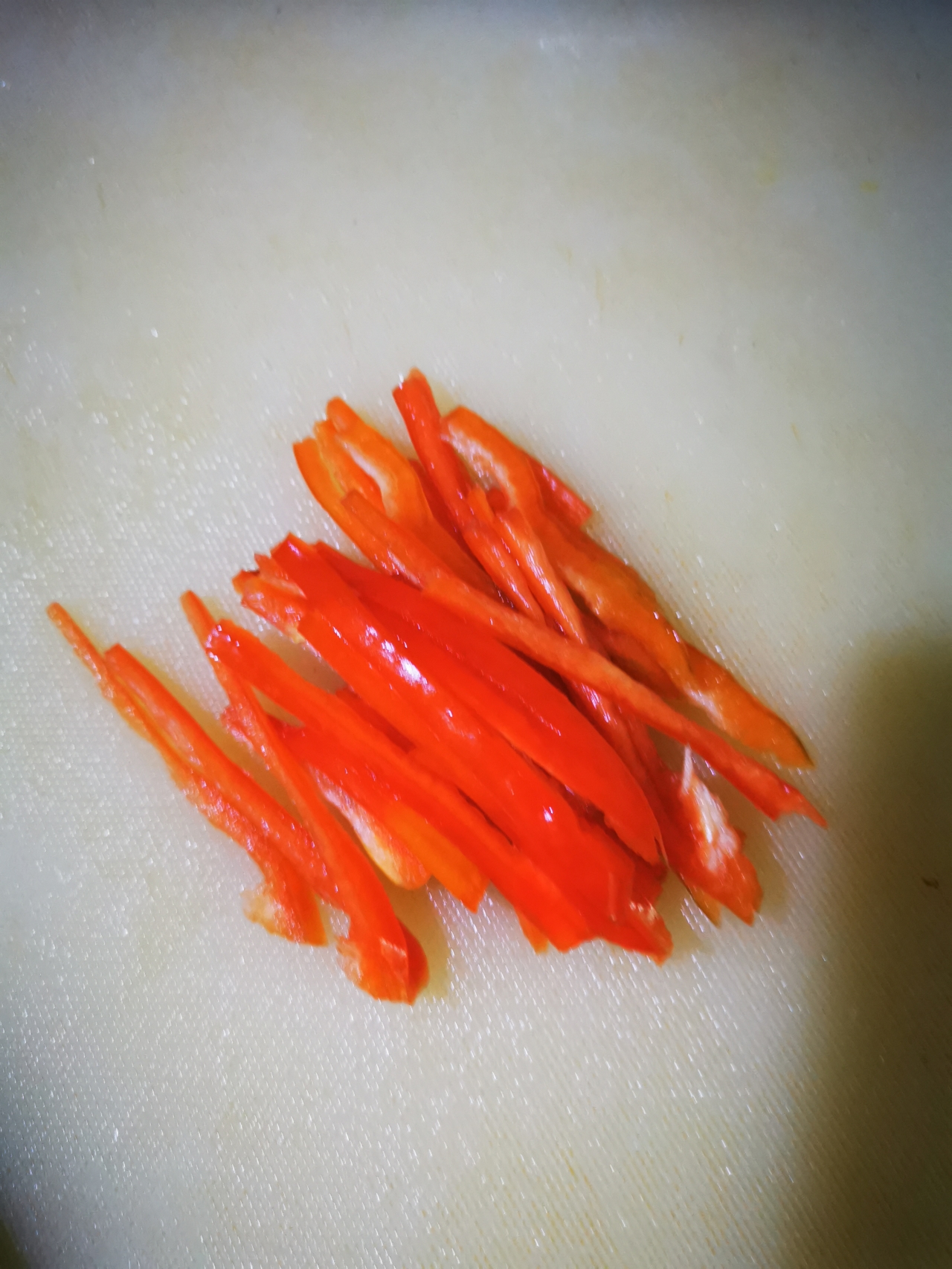 生芹菜洋葱红椒凉拌的做法 步骤3