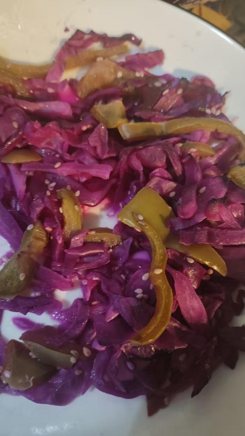 紫甘蓝炒青椒（带白芝麻）