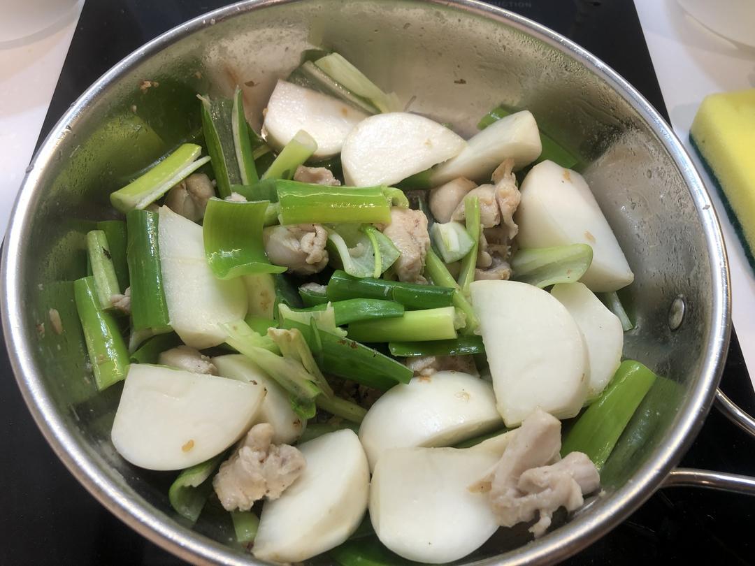 《昨日的美食》之芜菁炒鸡丁的做法 步骤9