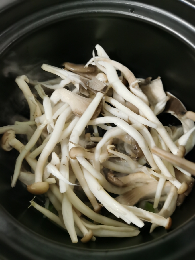 冬日暖锅  双菇汤的做法 步骤3