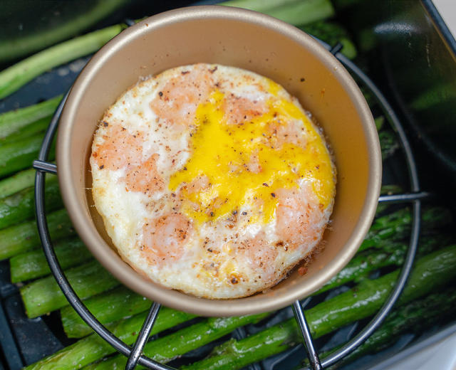 【空气炸锅】5分钟早餐一锅出！虾滑炸蛋+烤芦笋
