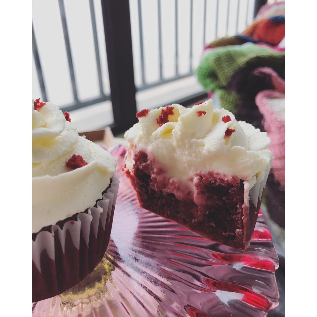 正宗红丝绒cupcake—马斯卡彭奶油霜