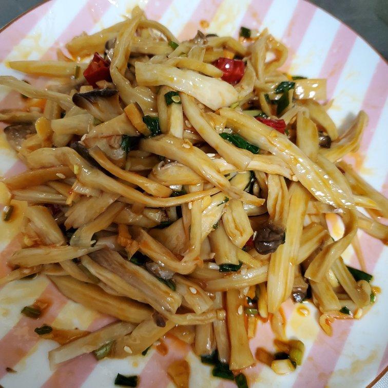 比肉还好吃的【手撕凉拌杏鲍菇】，上桌扫光光