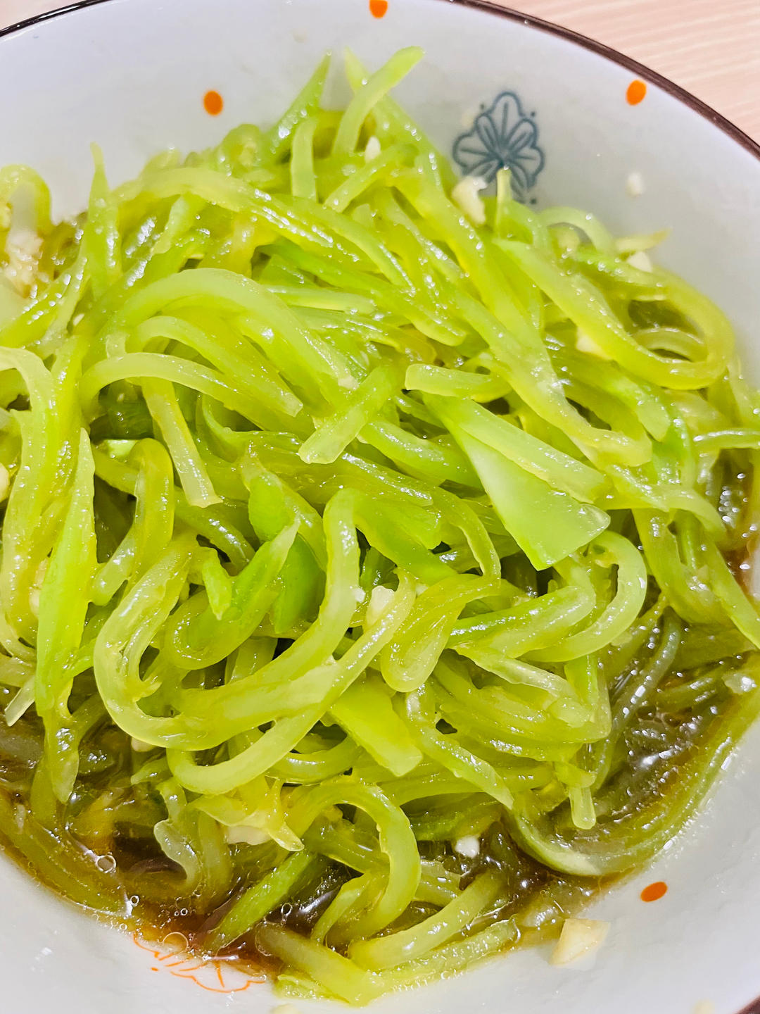 10分钟搞定的快手凉拌菜，清脆爽口的凉拌莴笋丝