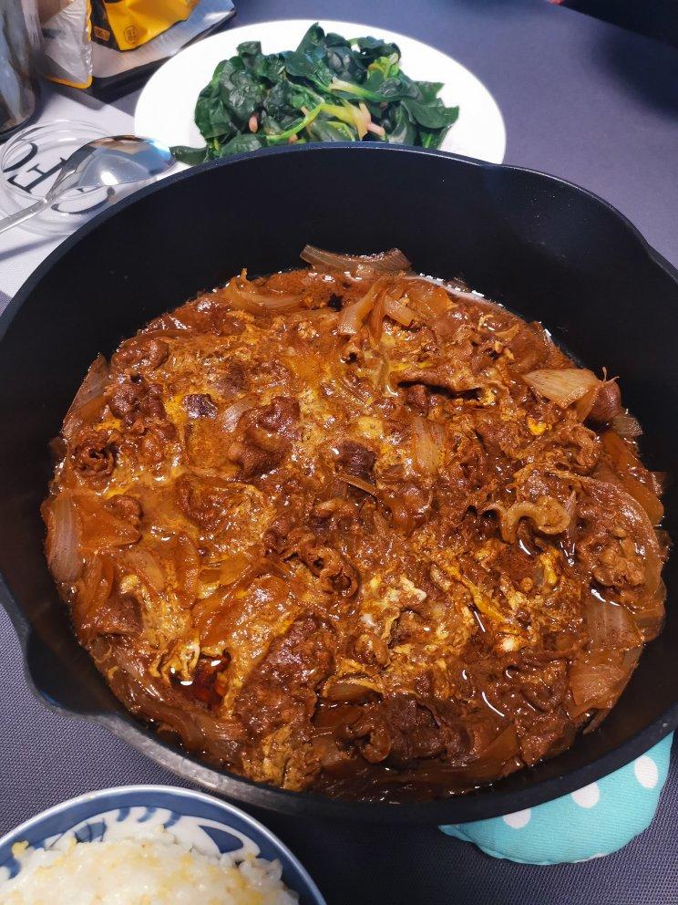 平平无奇的肥牛滑蛋饭