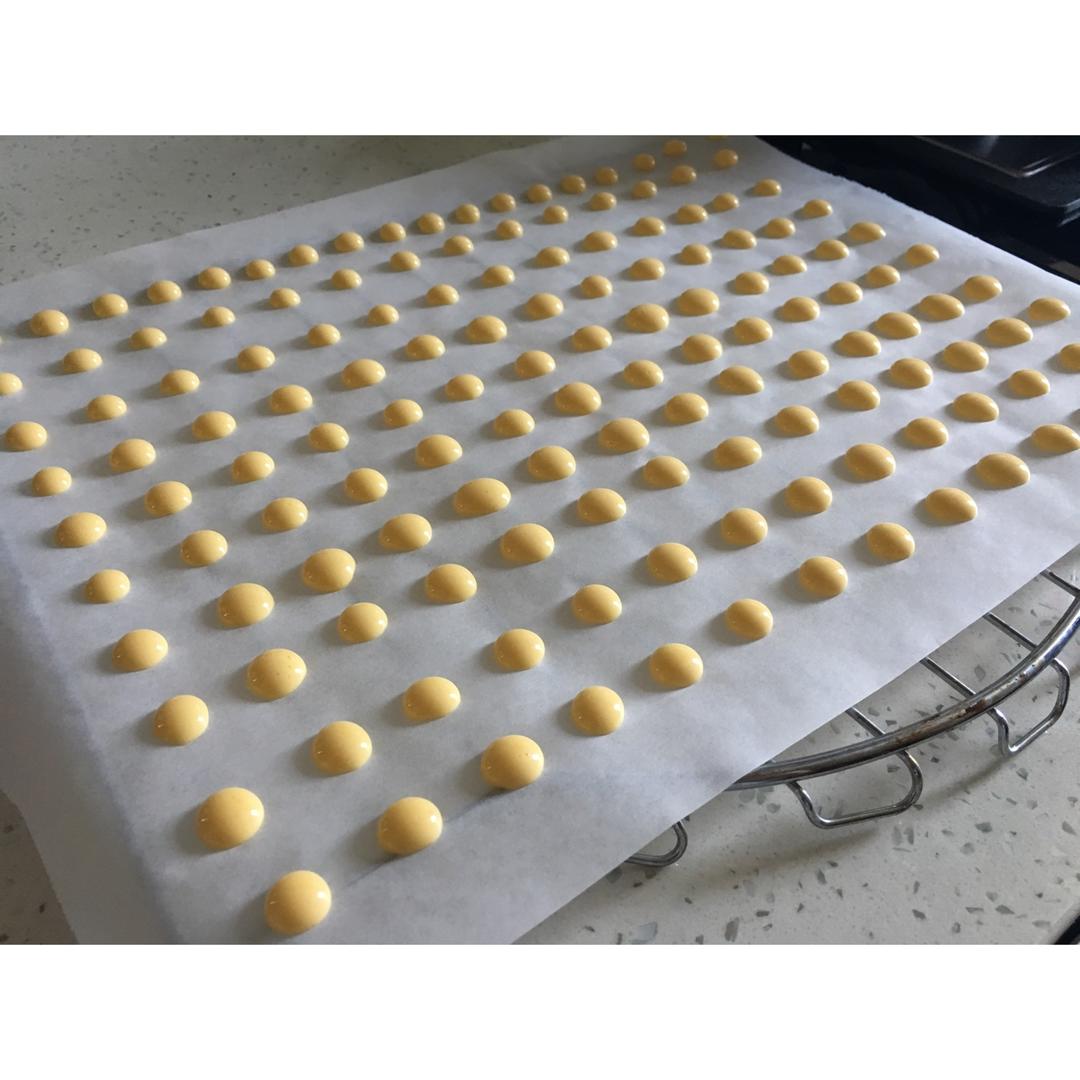 入口即化的无添加蛋黄溶豆