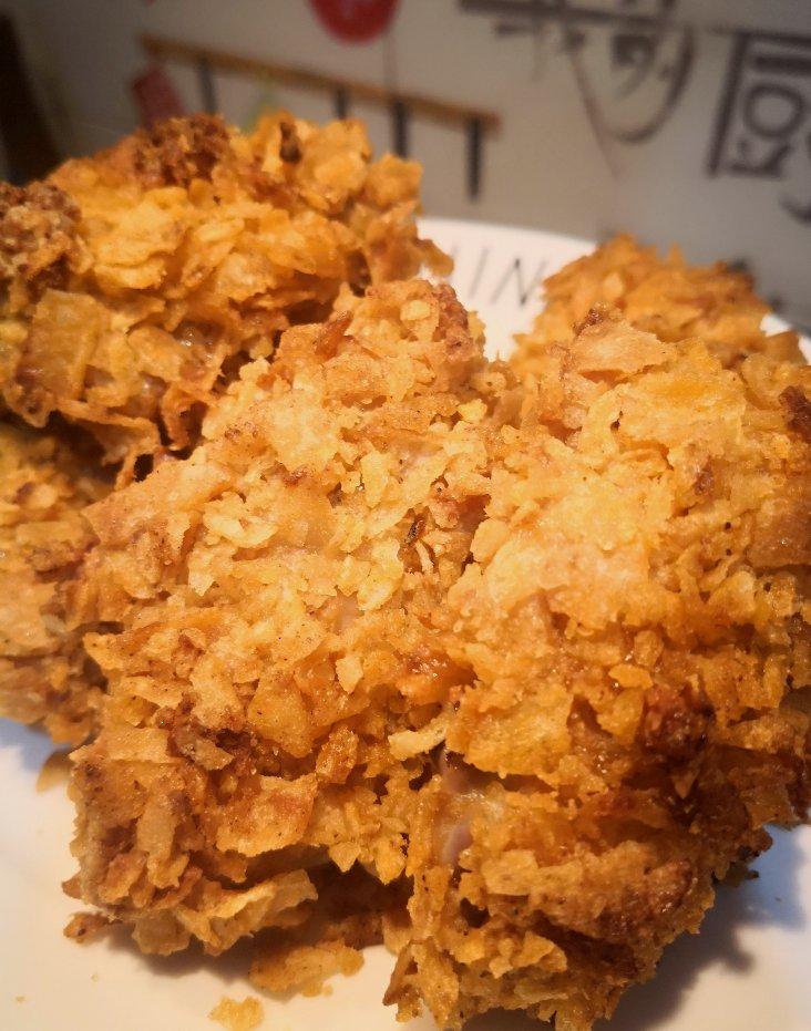 外脆里嫩超多汁的薯片烤鸡翅