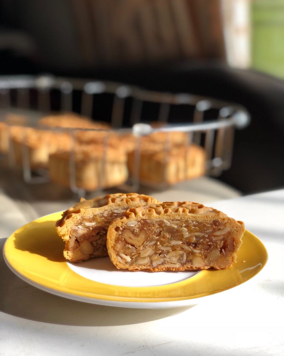 广式月饼—蛋黄莲蓉月饼