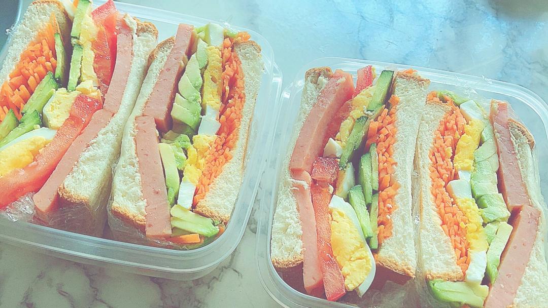 如何做超厚的沼三明治~详细tip！牛油果鸡蛋午餐肉三明治~