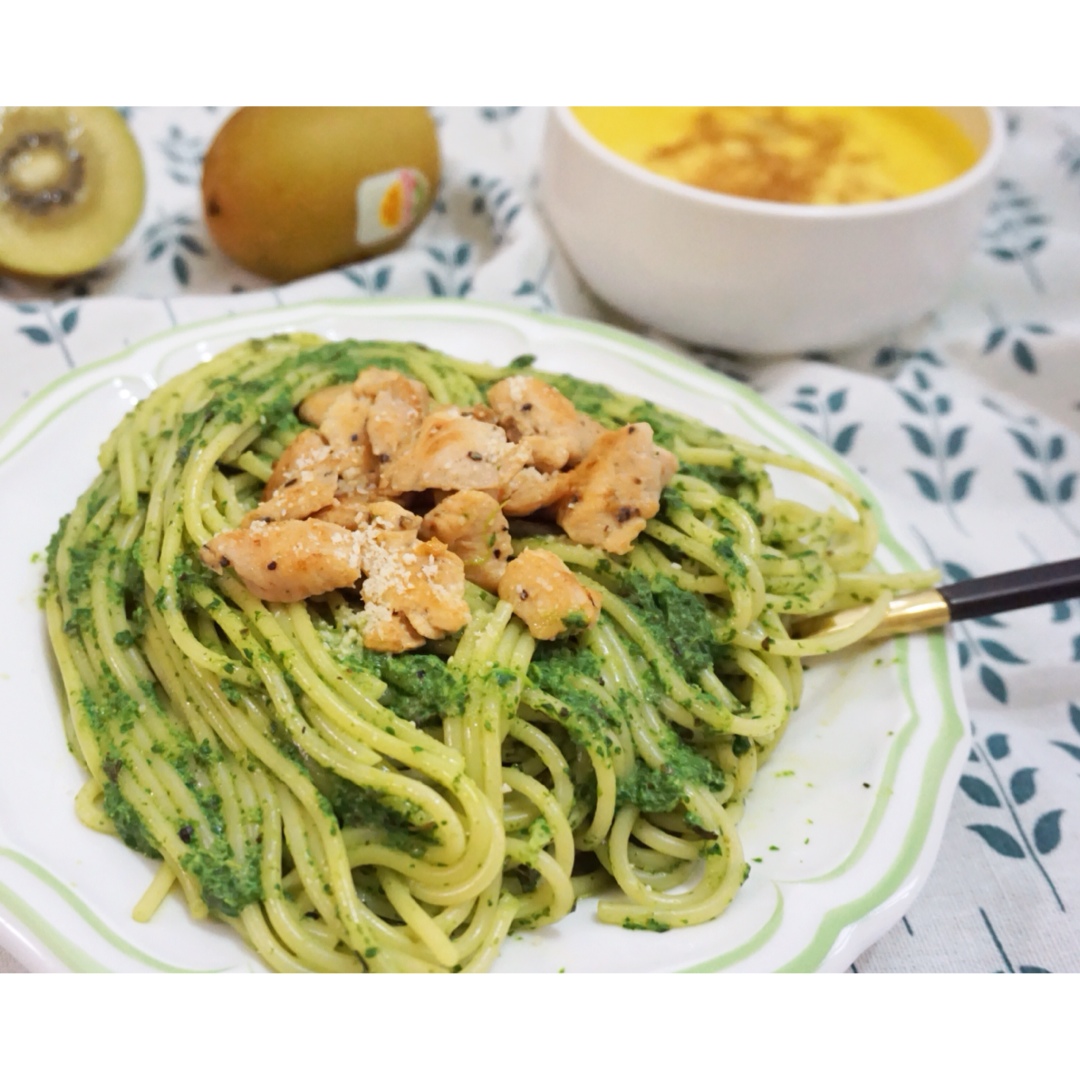 奶油菠菜青酱意大利面