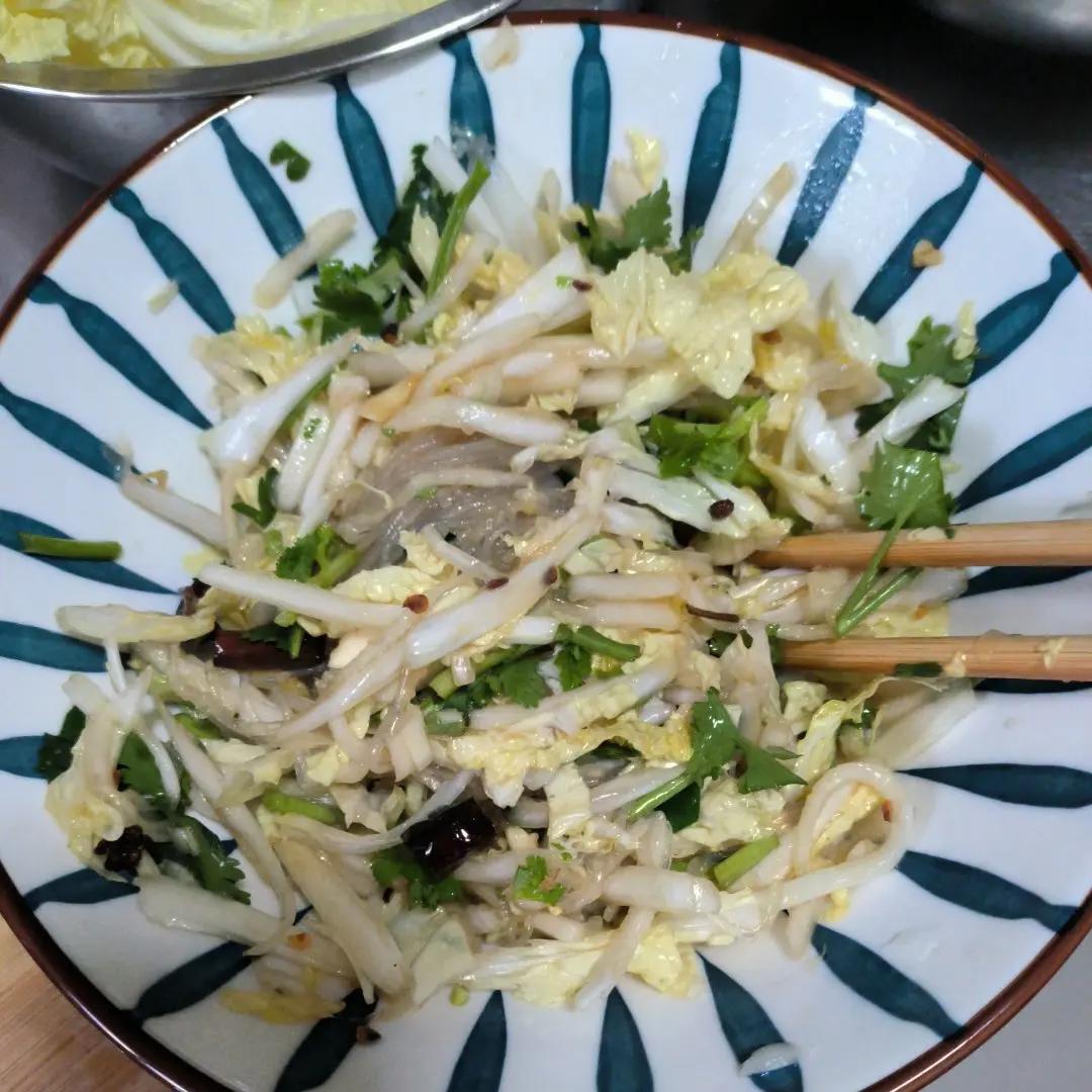 凉拌白菜干豆腐丝  
东北家常凉菜