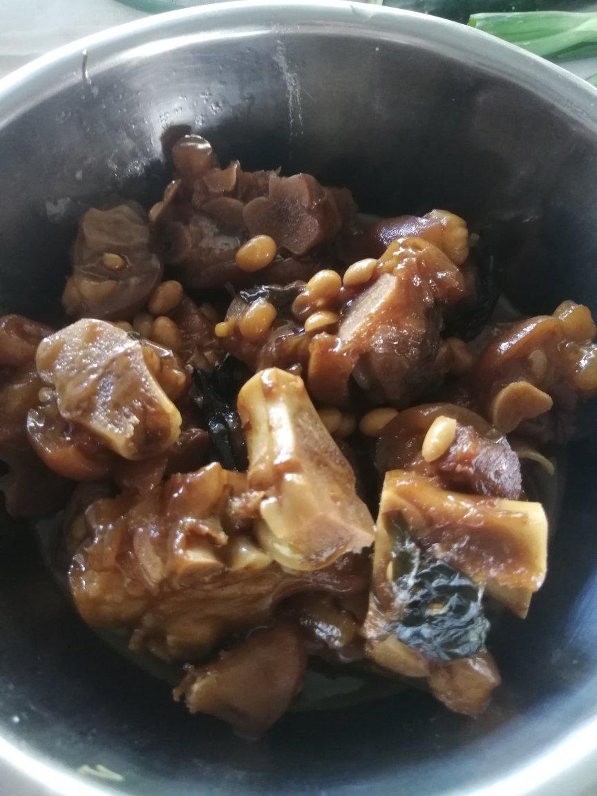 流口水的黄豆炖猪蹄     （参考黄小厨版本）