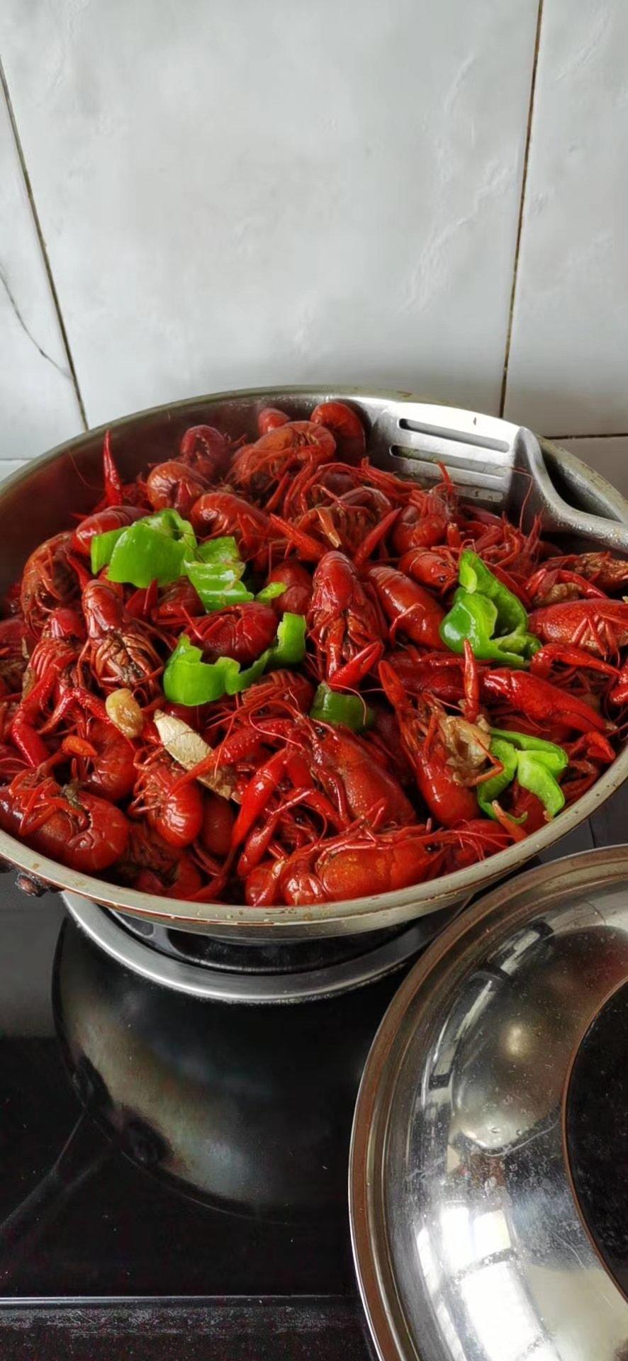 云儿09做的喝啤酒吃藤椒小龙虾才是完整的夏天