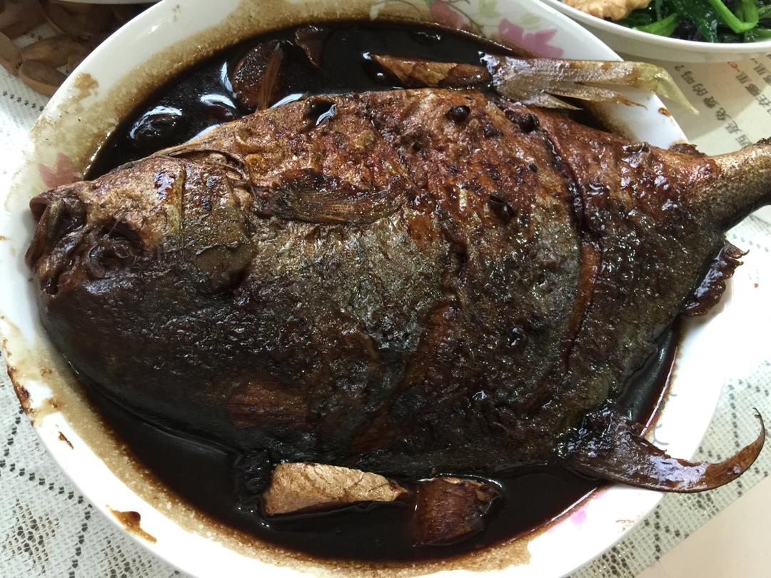 传统中式红烧平鱼